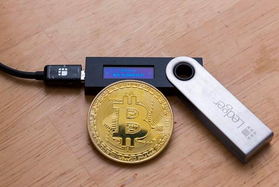 Terakhir, kami memiliki dompet perangkat keras bitcoin